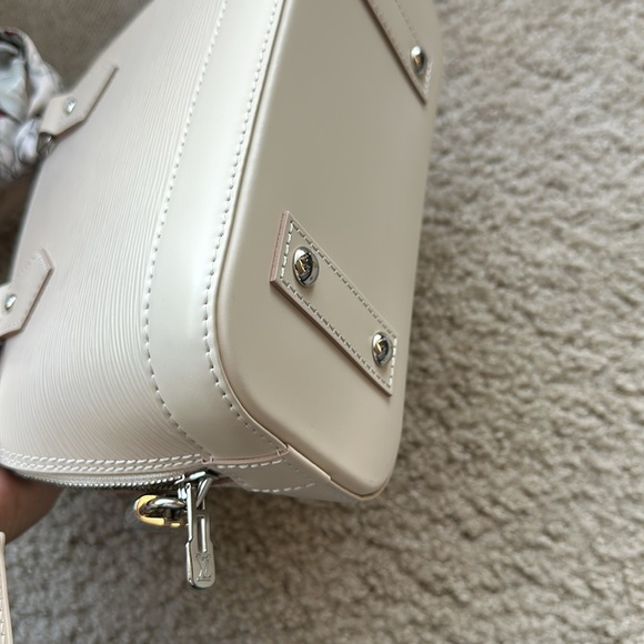 Louis Vuitton Alma BB Quartz epi - Picture 11 of 13